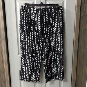 NWT Chinos Diamond Rain Scallop Hem Capri Pants Black&White Size 2 21.5” inseam
